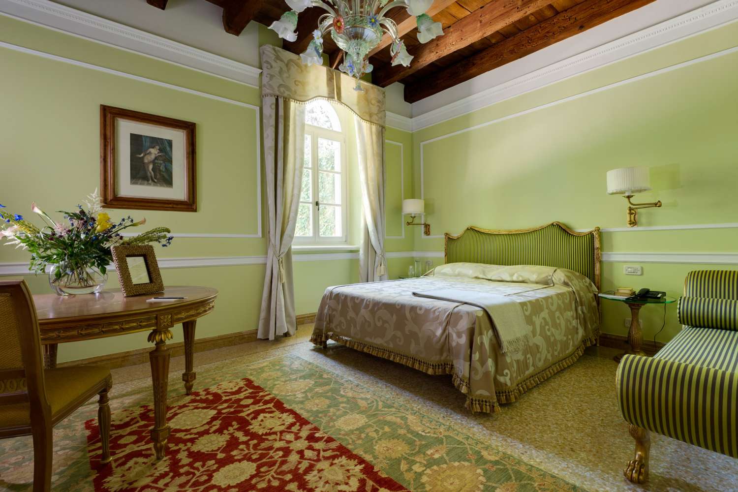 Chambres Elégance avec baignoire hydromassage Chambres Elégance avec baignoire hydromassage