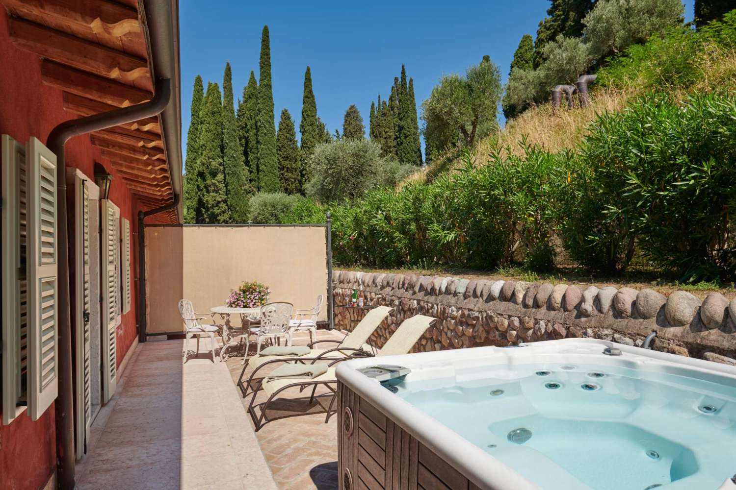 Suite avec terrasse et baignoire hydromassage Suite avec terrasse et baignoire hydromassage